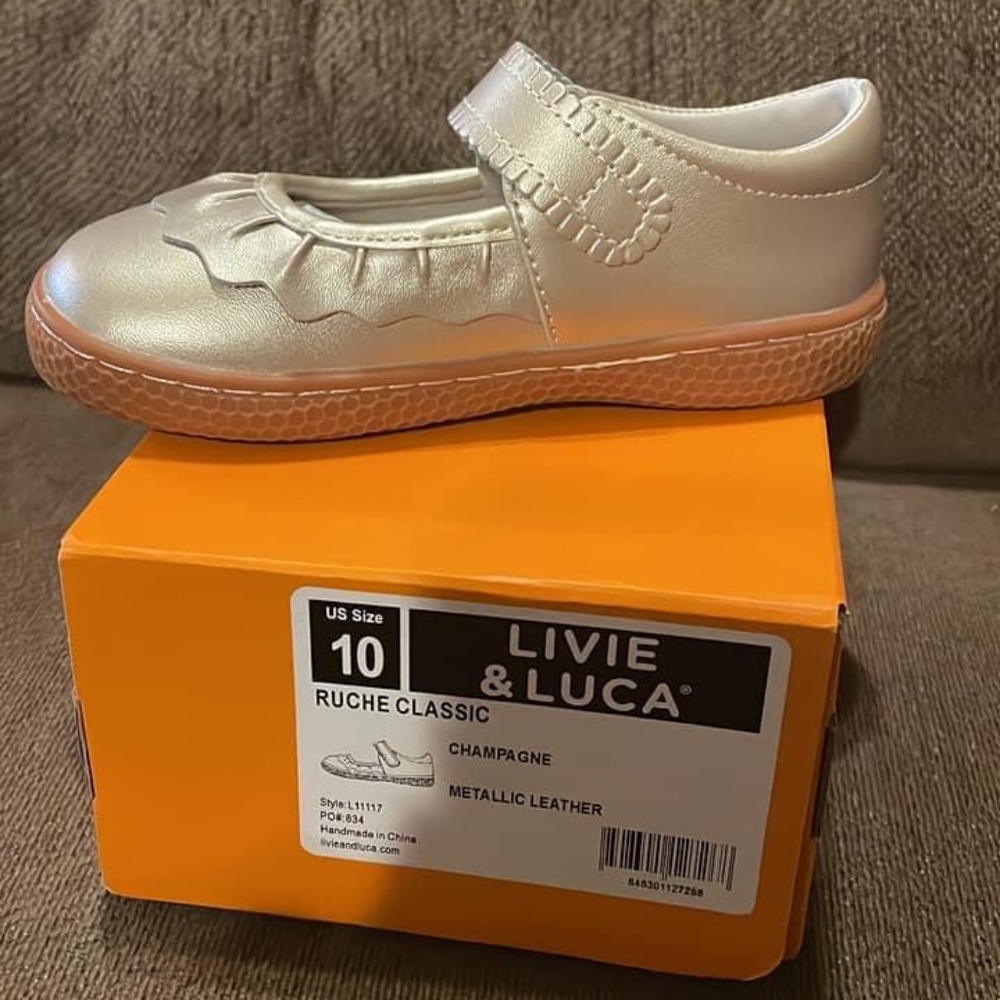 Girls shoes
